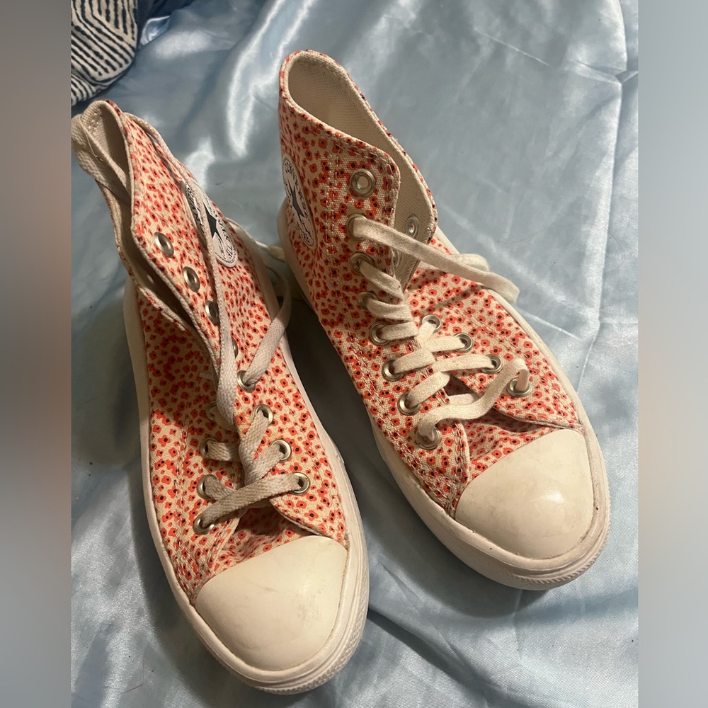 high top orange and white flower converse
